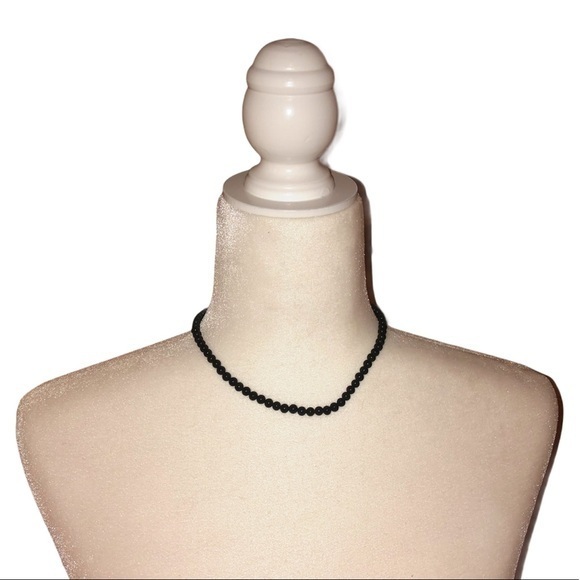 5 for $25 ❄️‎ 
Black bead necklace - Picture 1 of 4
